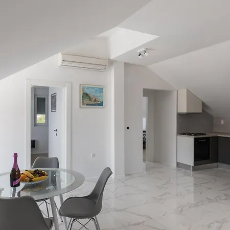 Apartment Hedonist